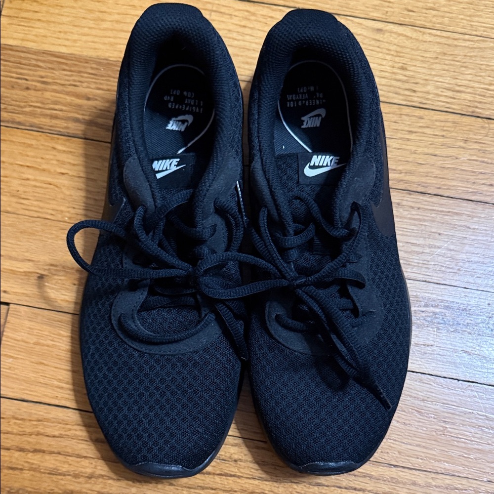 Nike Black Mesh Lace-Up Athletic Sneakers